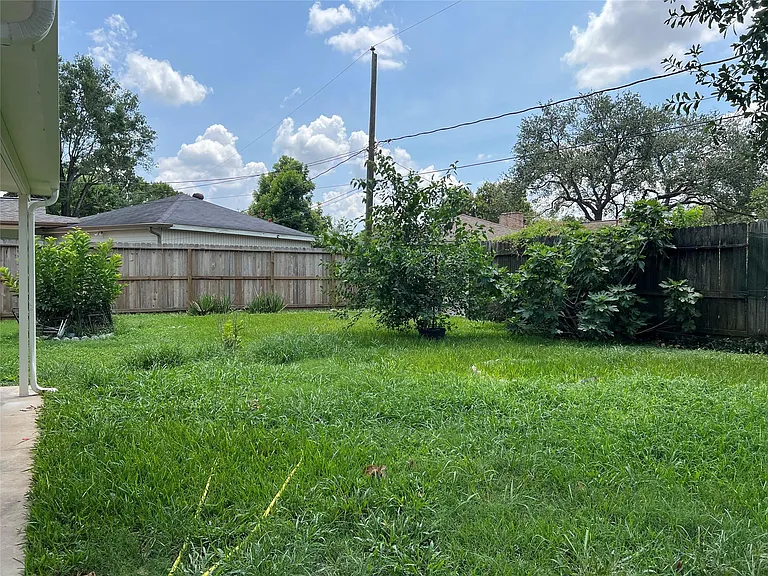 8831 Hendon Ln — Photo 16