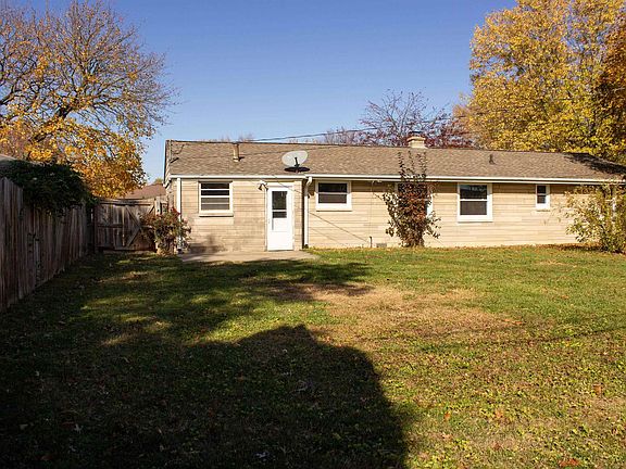 4th image of 517 Holly Ln