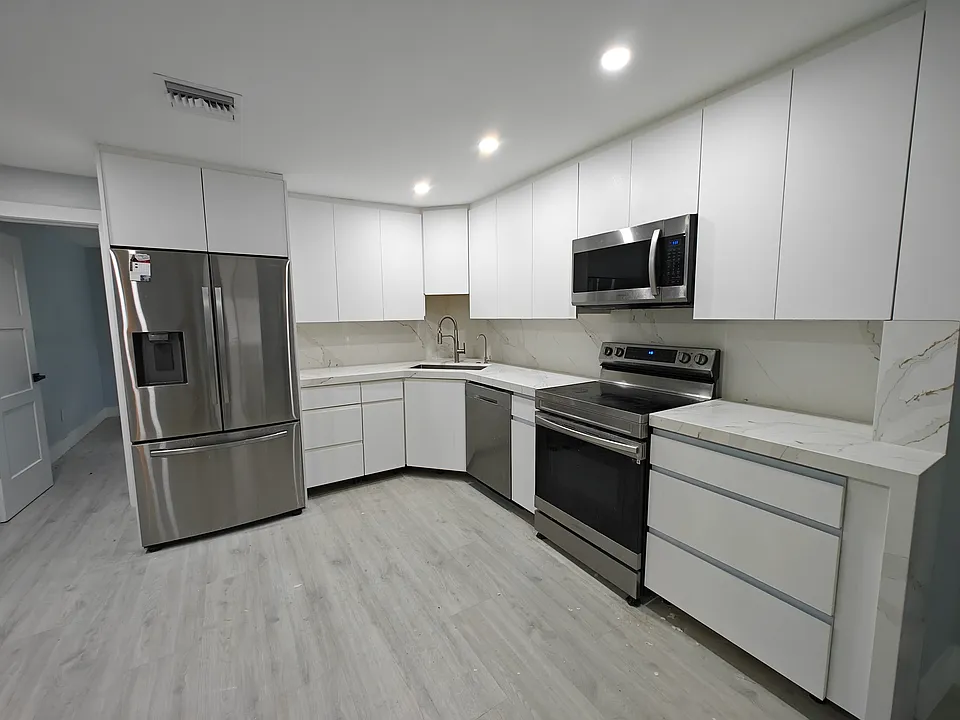 2115 NE 37th Dr #235