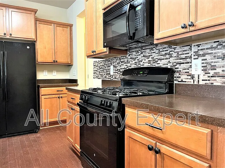 220 Bobbie Way — Photo 3