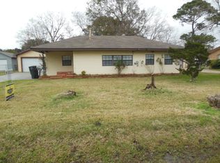 3104 Graves Ave, Groves, TX 77619