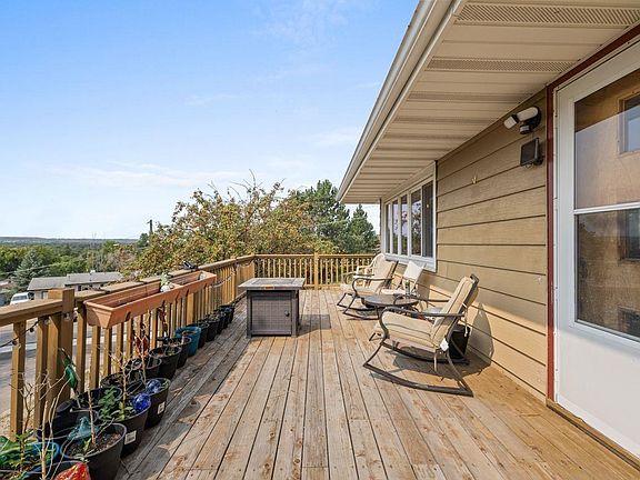 4th image of 101 12th Ave NE