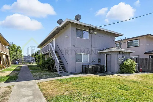 2205 15th Ave Photo 1