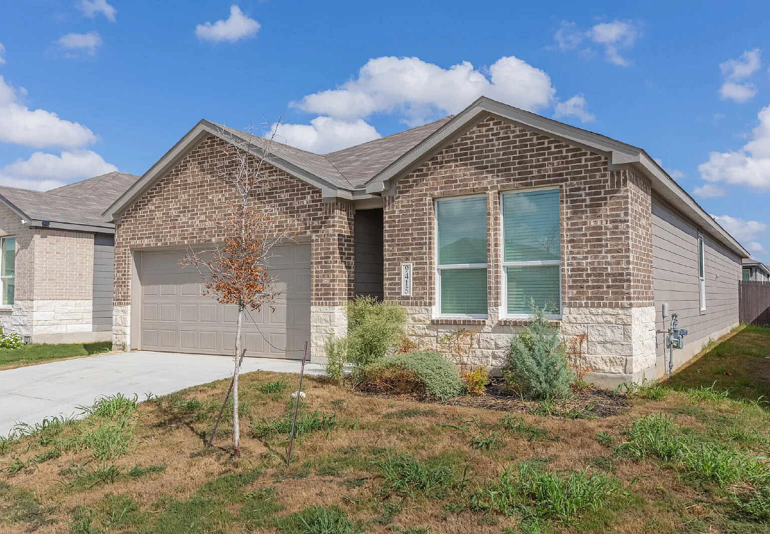 4 bed, 3.0 bath, 2240 sqft, $2,200 — Photo 2