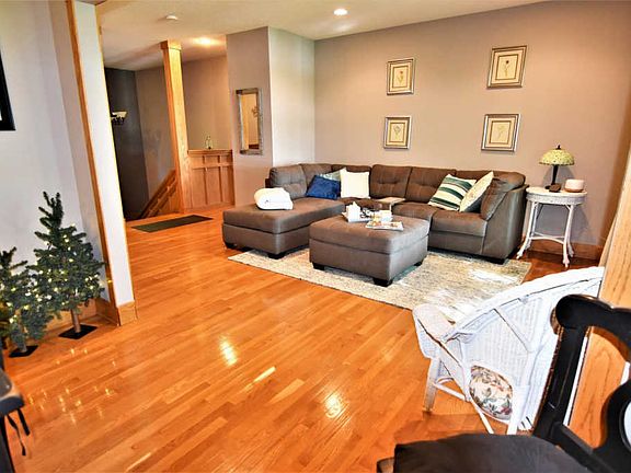 4th image of 9840 Pine Shores Dr