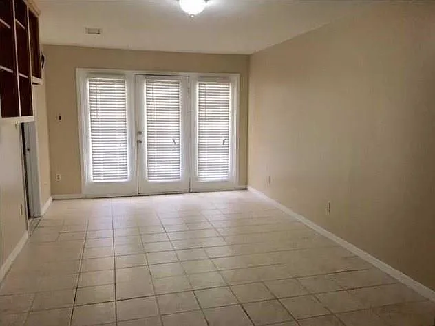 6225 Parkwood Dr W — Photo 3