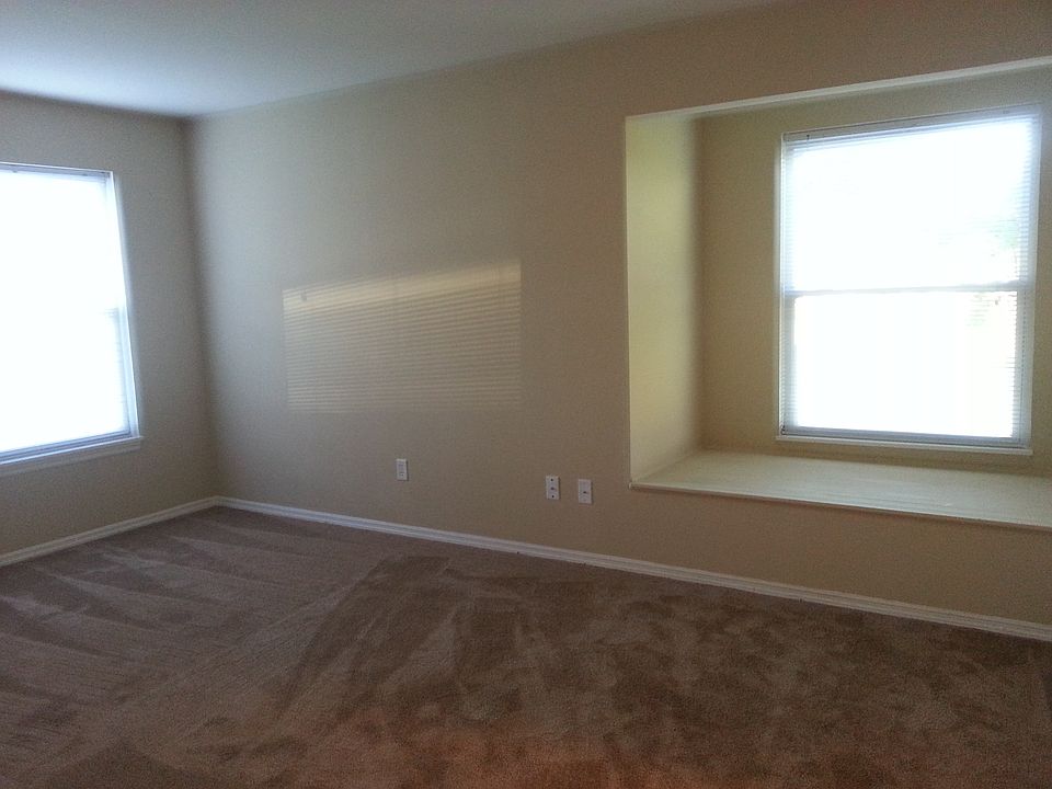 Master Bedroom With Window Seat