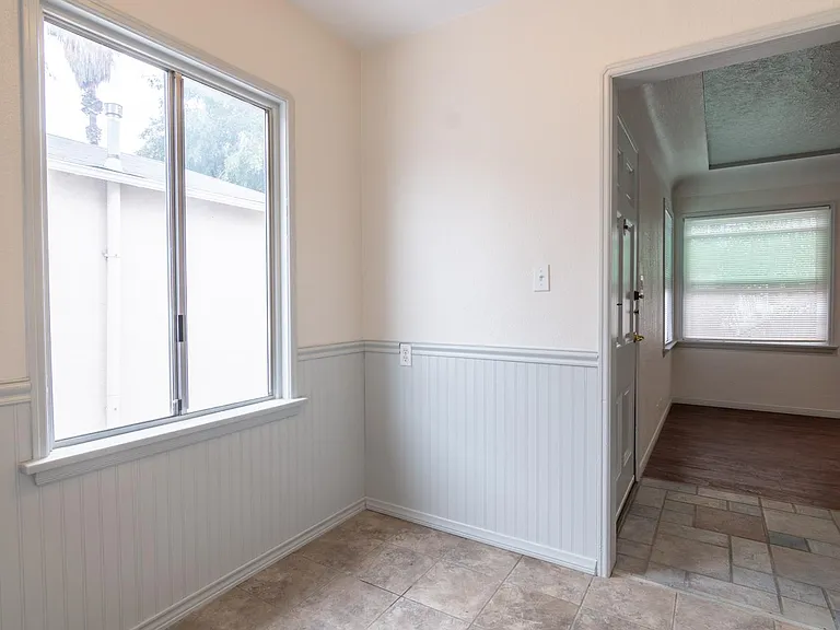 524 Linden Ave — Photo 16
