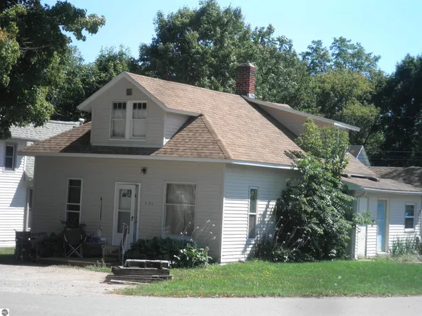 8119 Maple St, Central Lake, MI 49622