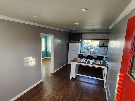 The main door to the apartment room.