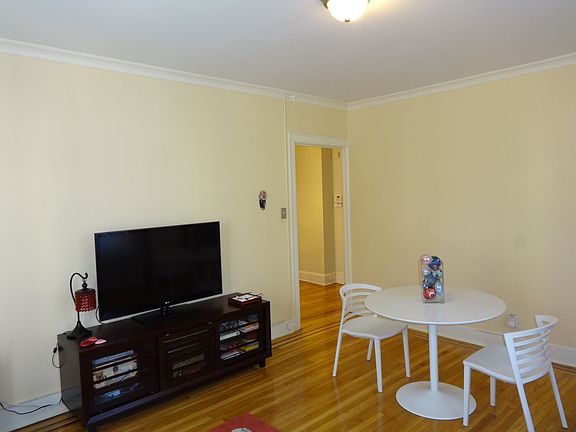 Living Room/Dining Area