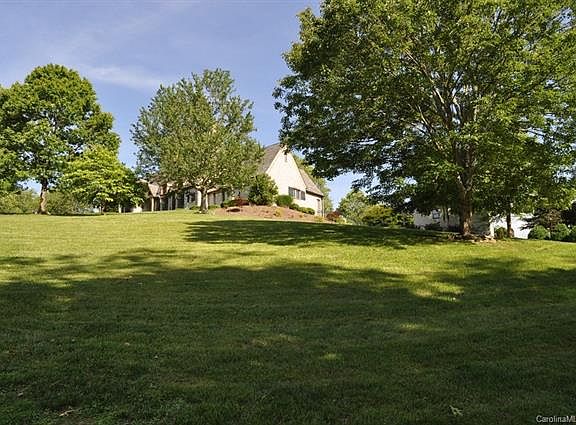 5th image of 320 Chestnut Farms Ln