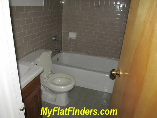 Rented by FlatFinders Realty | media 21