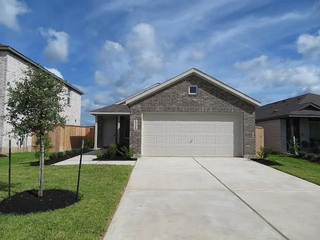 3 bed, 2.0 bath, 1311 sqft, $1,800 — Photo 2