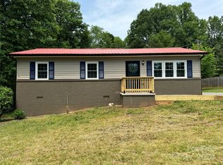 1002 Rockhouse Rd, Marion, NC 28752