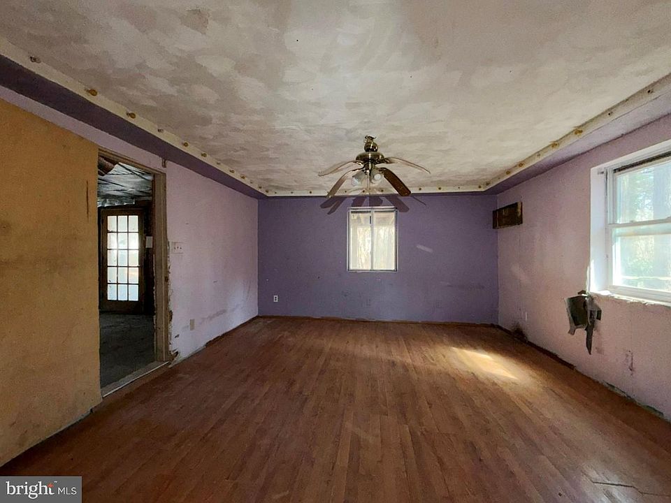 13th image of 1709 Emerson Ave