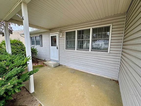 4th image of 115 Haverford Ave N #1