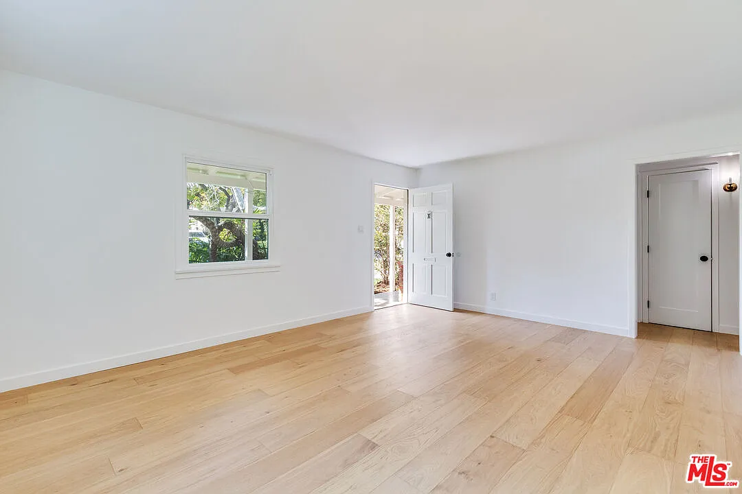 2 bed, 2.0 bath, 1350 sqft, $5,950 — Photo 4