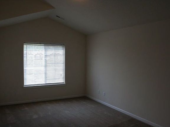 Vaulted Master Suite w/ Walk-In Closet
