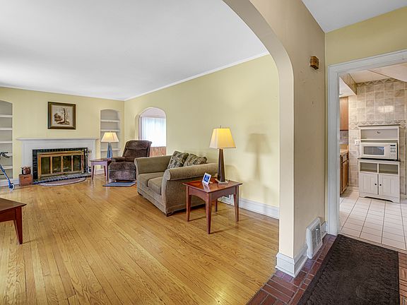 4th image of 3704 S State St