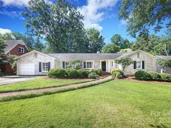 2700 Country Club Ln, Charlotte, NC 28205