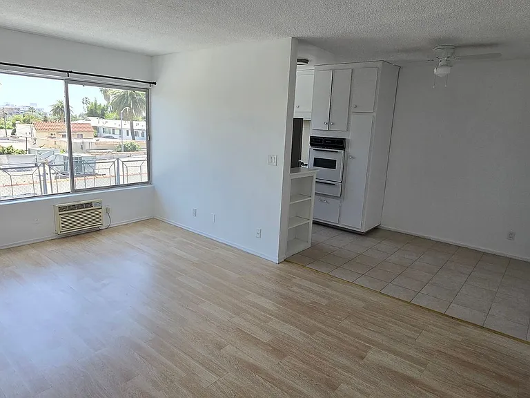 1308 N Poinsettia Pl #8 — Photo 2