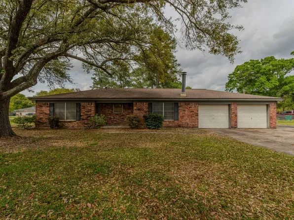 1450 Bassett St, Orange, TX 77632