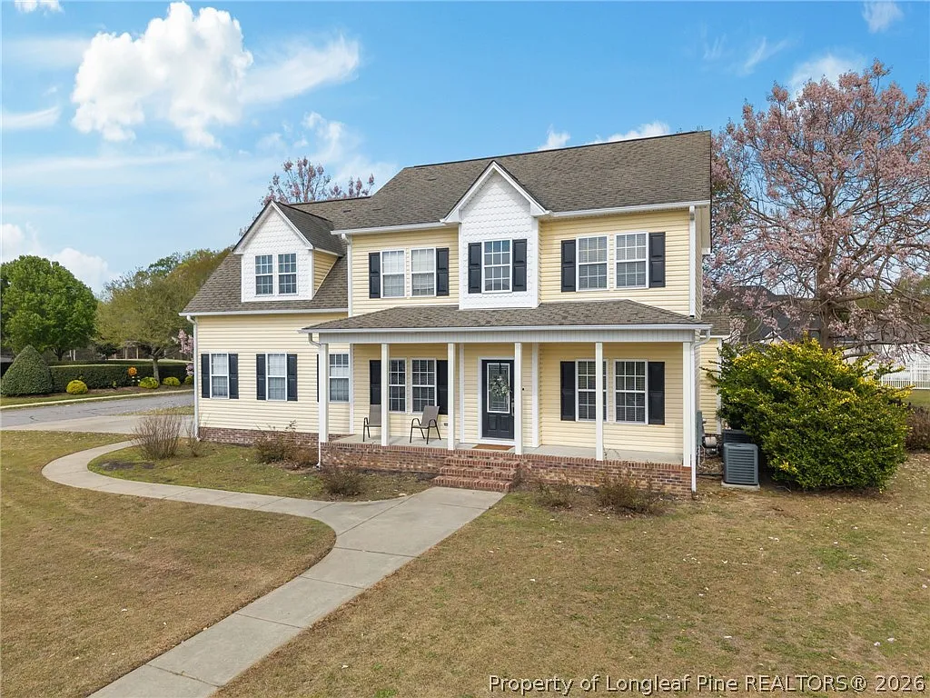 4 bed, 2.5 bath, 2121 sqft, $2,350 — Photo 2
