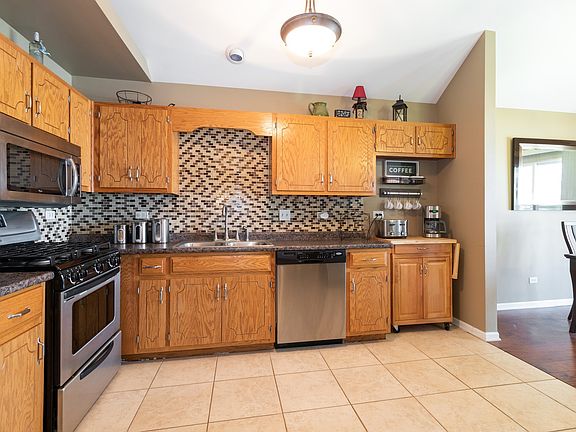 4th image of 17450 Sauk Dr