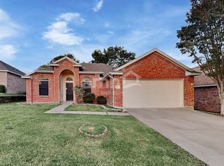 821 Green Acres Ln, Midlothian, TX 76065