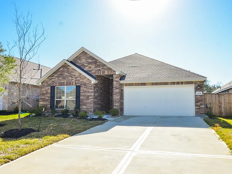 3106 Stonebriar Dr — Photo 2