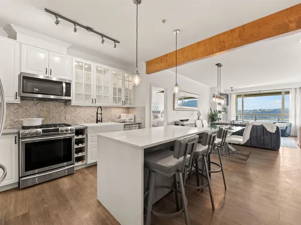 530 Raven Woods Dr #307, Burrard Inlet 3, BC V7G 2T5