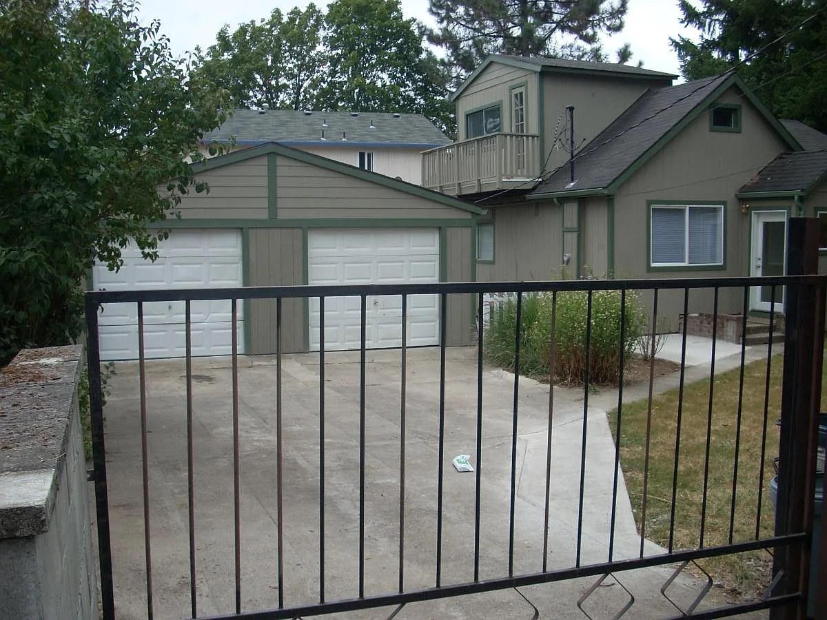 7026 SE Nehalem St photo 1