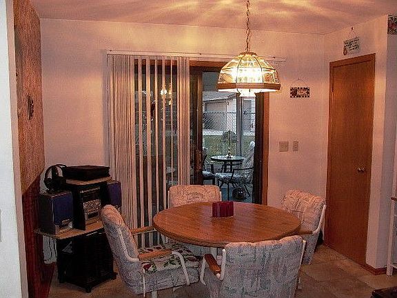 Dinette; looking into Sunroom