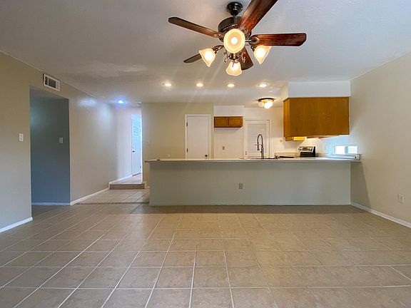 5th image of 8209 Tina Dr NE