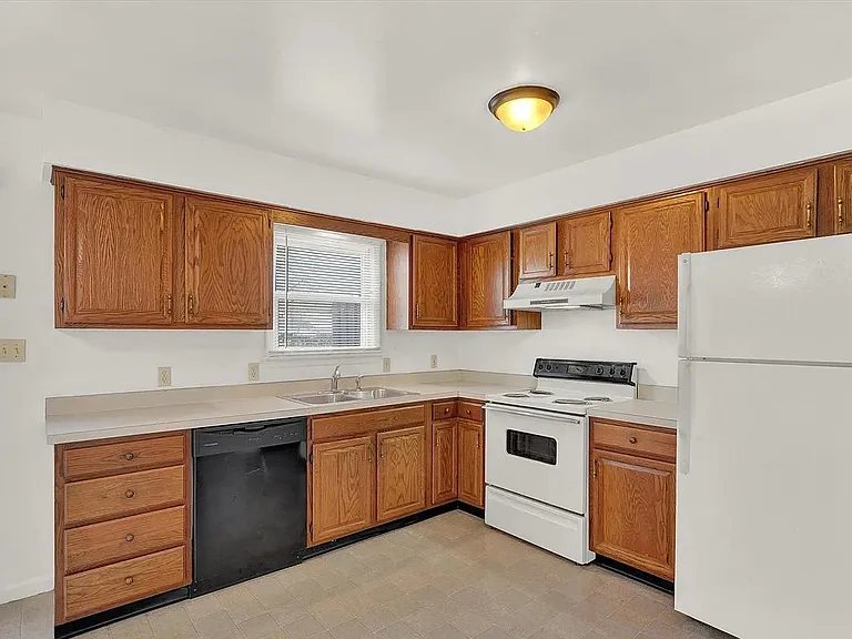 417 N Market St — Photo 2