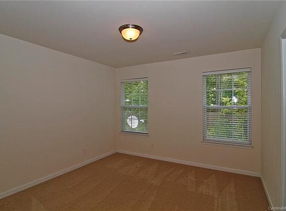 5th image of 8468 Summerglen Cres