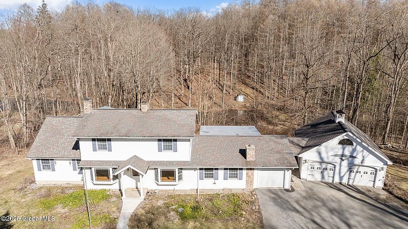 5th image of 2176 Maple Avenue