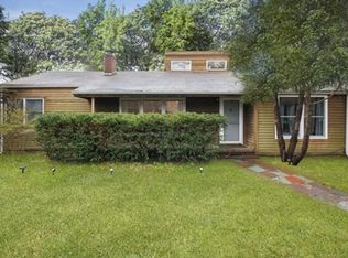 11 Donellan Rd, Hampton Bays, NY 11946