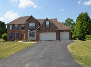 10 Maple Ridge Ln, Yorkville, IL 60560