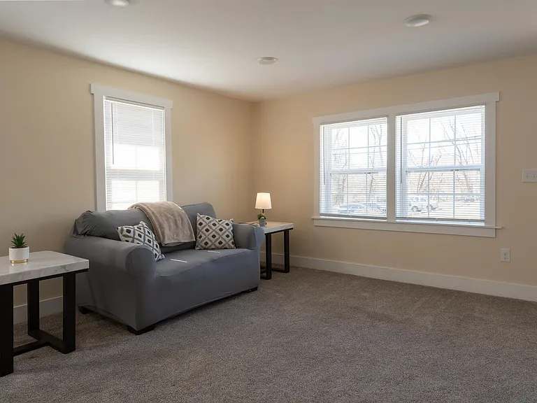 634 N Adams St — Photo 21
