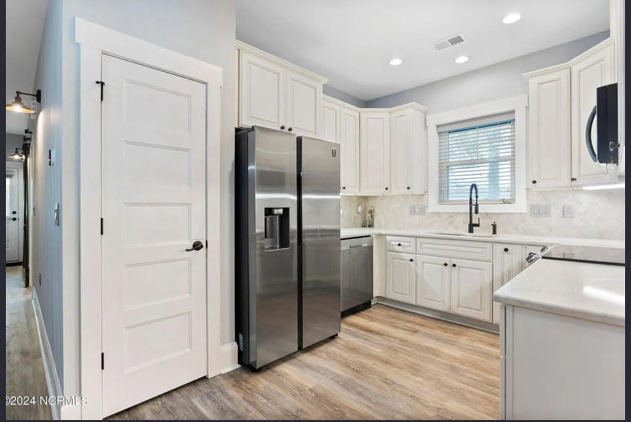 3 bed, 2.5 bath, 1600 sqft, $3,200 — Photo 4