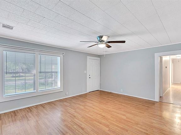 5th image of 107 W Elm St