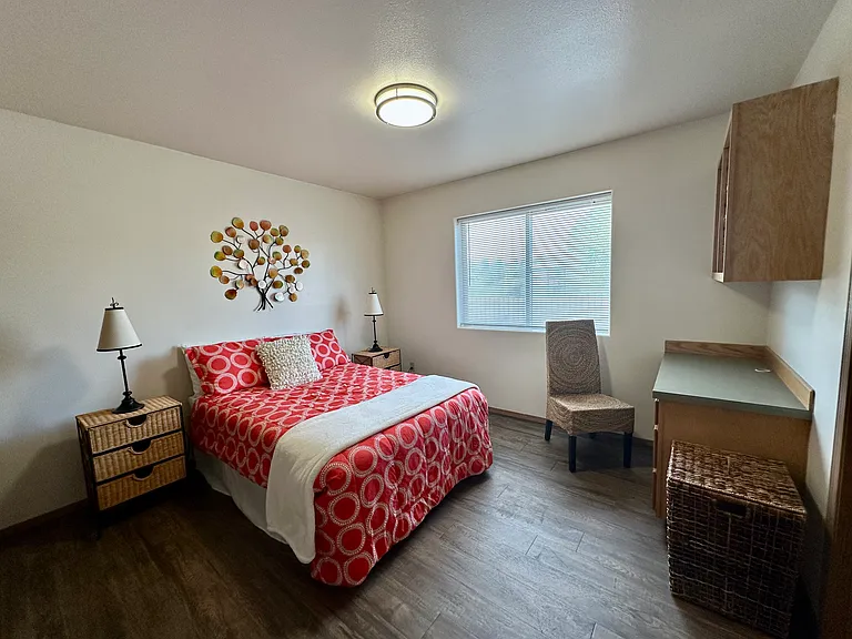 University Court Apartments — Photo 11