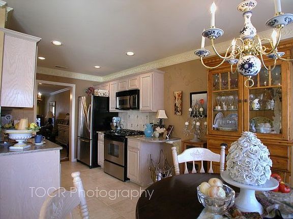 3rd image of 821 Georgetown Dr