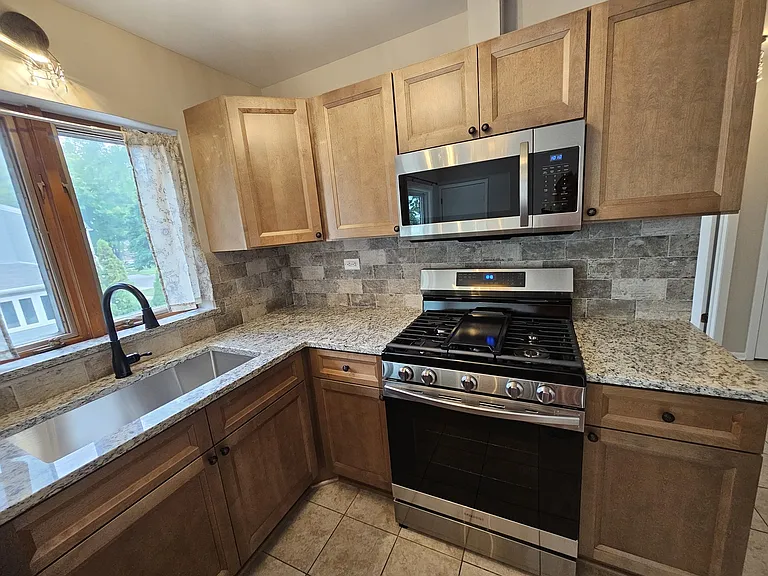 2 N Broadway Ave #2E — Photo 7
