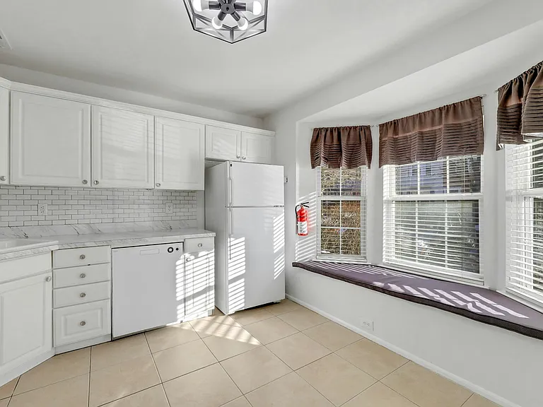 2198 Kent Ct #2198 — Photo 5