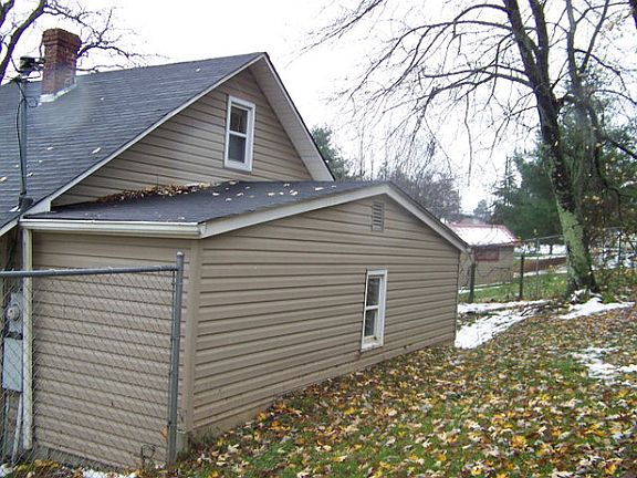 3rd image of 310 W Chilhowie St