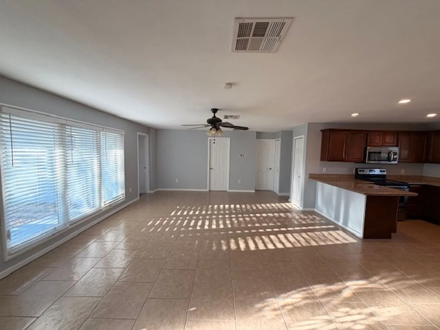 Remodeled 4 Br 3 Ba Home on 16th St Near Bethany Home in Central Phoenix — Photo 4