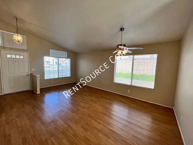 3424 Amber St — Photo 4